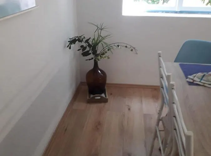 Blue Harbour No. 15 * Veli Iž